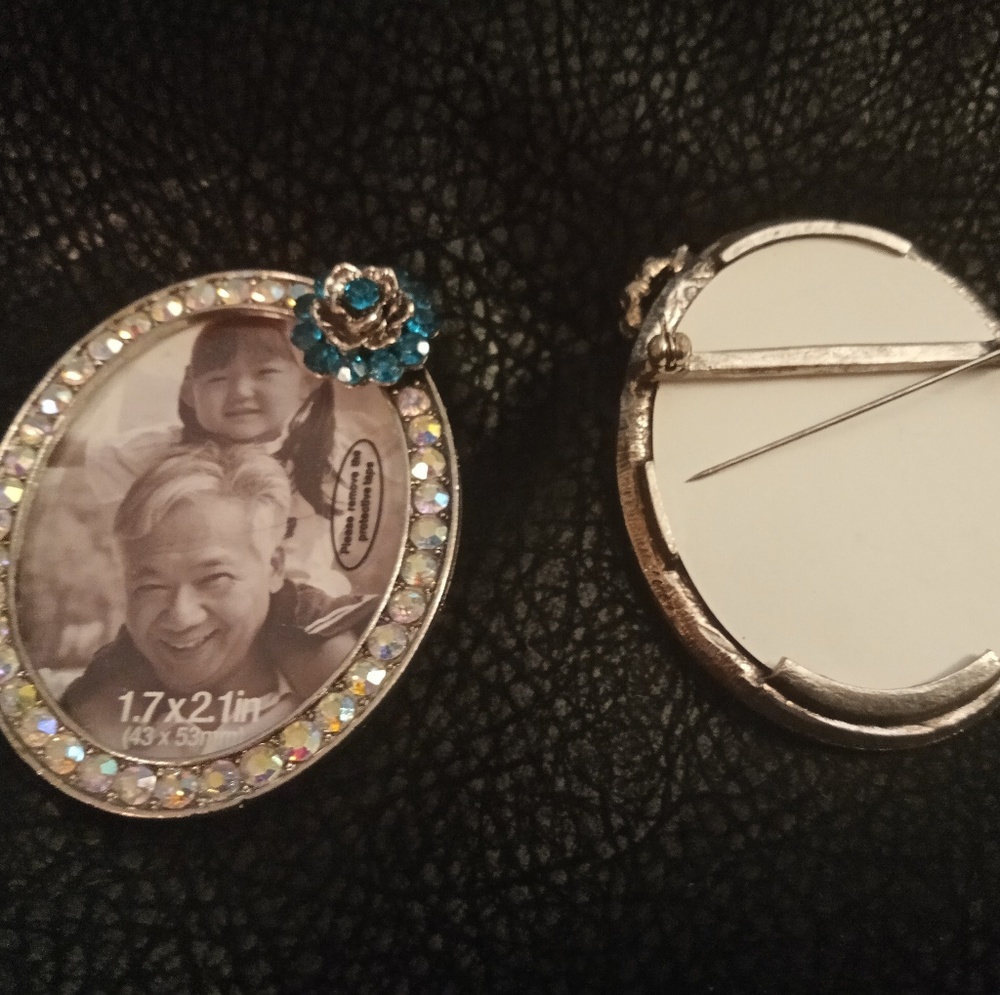 Picture brooch - Picture 2 of 4